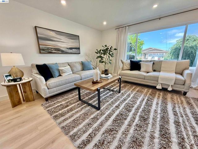 17880 Apricot Way, Castro Valley, CA 94546