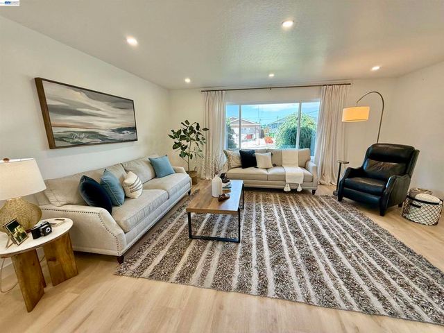 17880 Apricot Way, Castro Valley, CA 94546