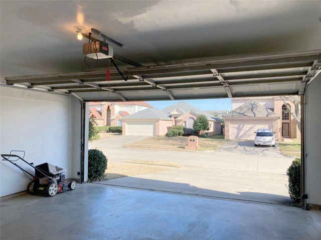 2208 Arbor Chase Circle, Arlington, TX 76011