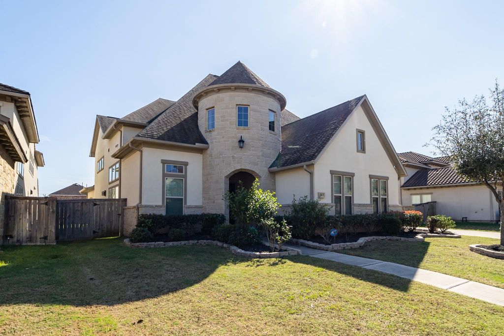 5715 Mogo Creek Lane, Sugar Land, TX 77479