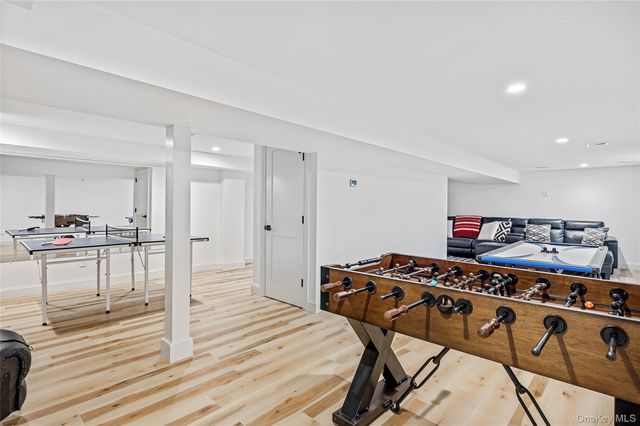 9 Jennifers Path, Quiogue, NY 11978