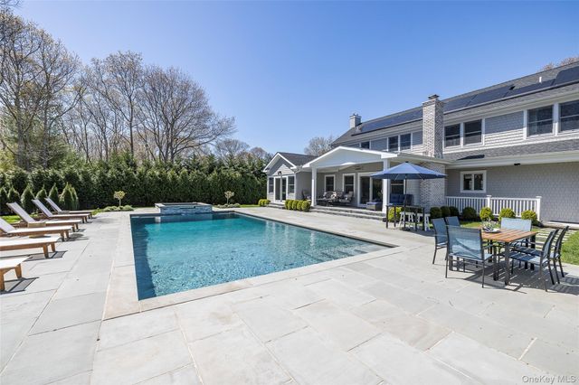 9 Jennifers Path, Quiogue, NY 11978