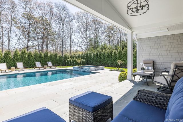 9 Jennifers Path, Quiogue, NY 11978
