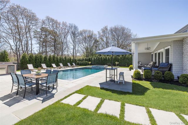 9 Jennifers Path, Quiogue, NY 11978