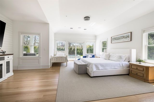 9 Jennifers Path, Quiogue, NY 11978