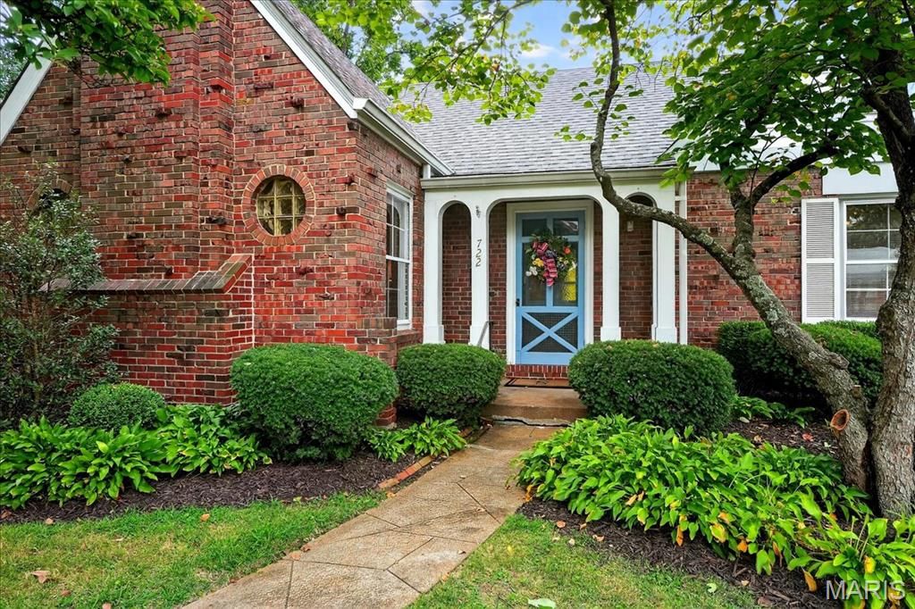 722 Glenvista Place, Glendale, MO 63122