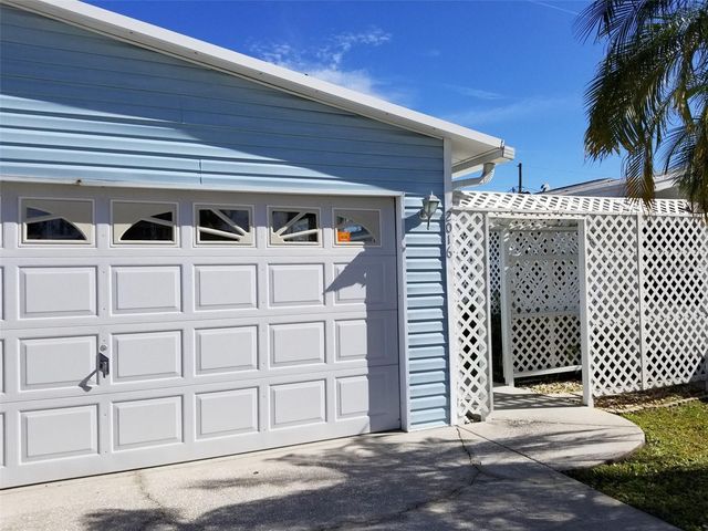 2016 LAKE LINDA CIRCLE, Lutz, FL 33558