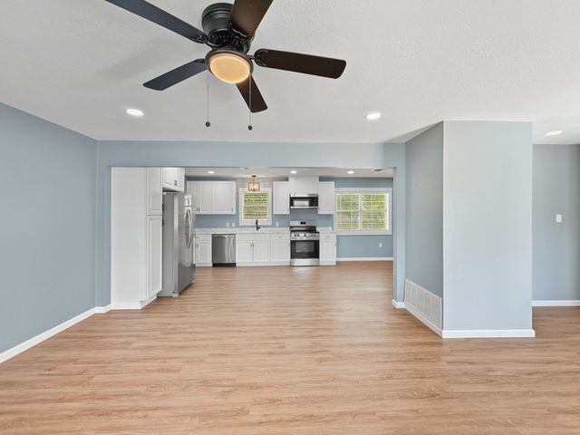 415 W Grogan Street, Hamilton, TX 76531