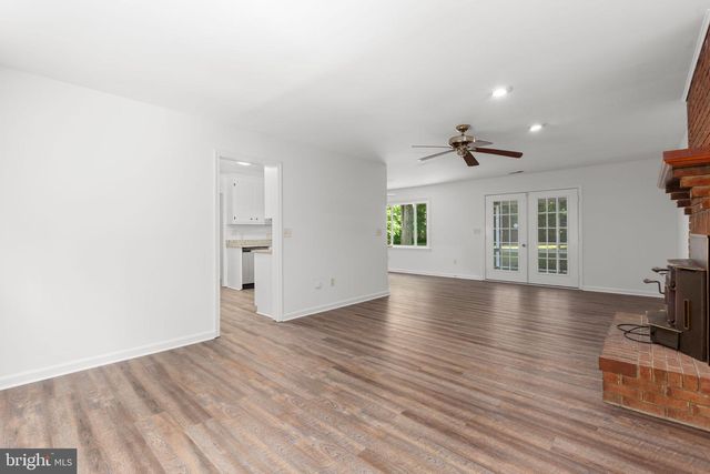 1217 LAKEVIEW PKWY, Locust Grove, VA 22508