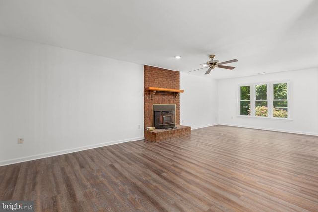 1217 LAKEVIEW PKWY, Locust Grove, VA 22508
