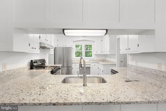 1217 LAKEVIEW PKWY, Locust Grove, VA 22508