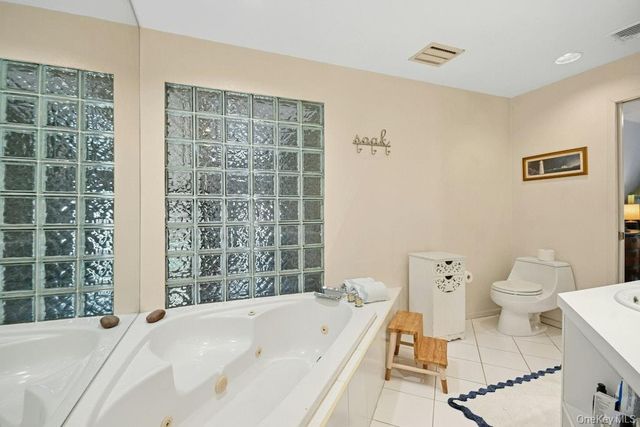 40 Idle Day Drive, Centerport, NY 11721