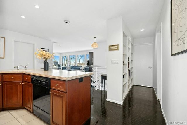 40 Idle Day Drive, Centerport, NY 11721