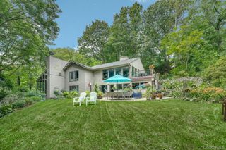 40 Idle Day Drive, Centerport, NY 11721