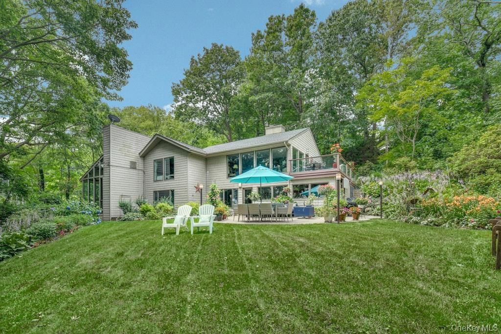 40 Idle Day Drive, Centerport, NY 11721