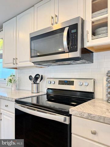 108 W HAWTHORNE DR, La Plata, MD 20646