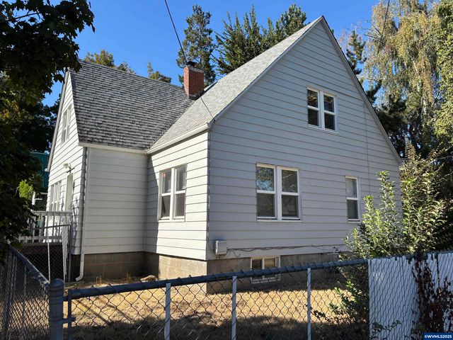 1145 Hood St NE, Salem, OR 97301
