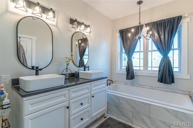 56900 Patriot Lane, New London, MO 63459