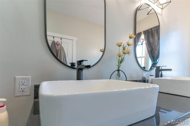 56900 Patriot Lane, New London, MO 63459