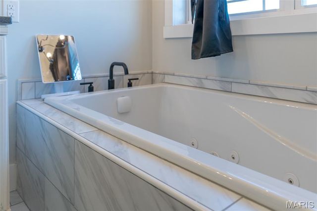 56900 Patriot Lane, New London, MO 63459