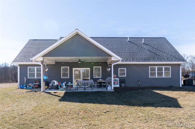 56900 Patriot Lane, New London, MO 63459