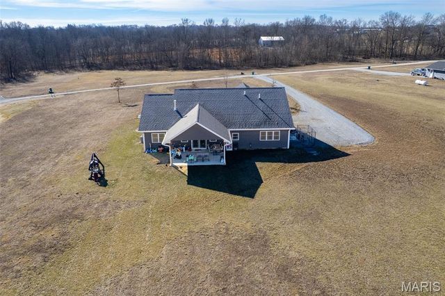 56900 Patriot Lane, New London, MO 63459