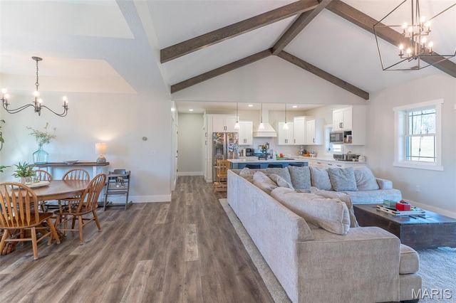 56900 Patriot Lane, New London, MO 63459