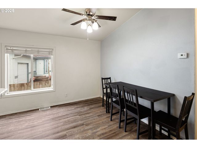 477 48TH St, Springfield, OR 97478