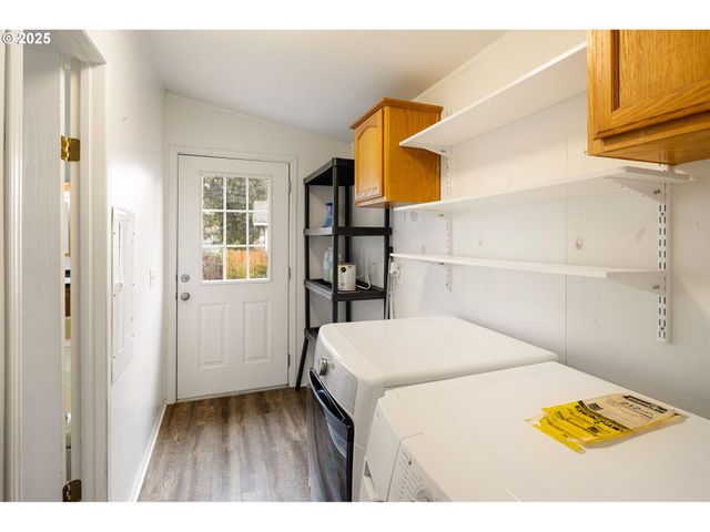 477 48TH St, Springfield, OR 97478
