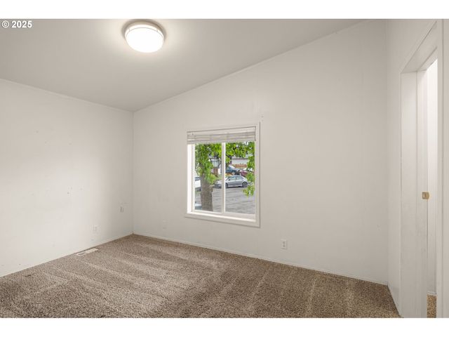 477 48TH St, Springfield, OR 97478