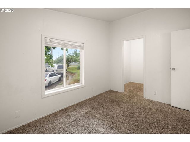 477 48TH St, Springfield, OR 97478