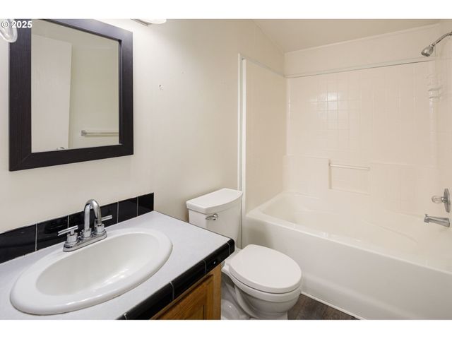 477 48TH St, Springfield, OR 97478