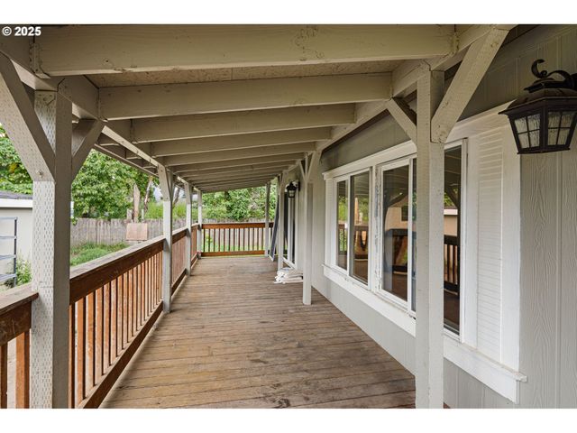 477 48TH St, Springfield, OR 97478