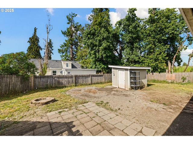 477 48TH St, Springfield, OR 97478