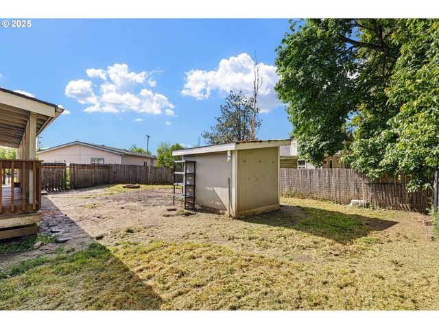 477 48TH St, Springfield, OR 97478
