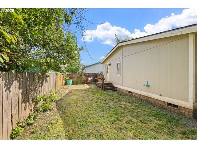 477 48TH St, Springfield, OR 97478