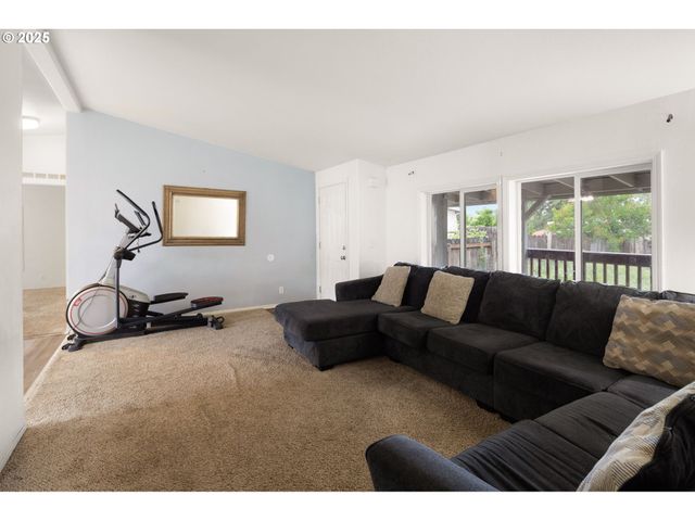 477 48TH St, Springfield, OR 97478