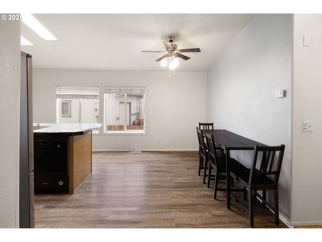 477 48TH St, Springfield, OR 97478