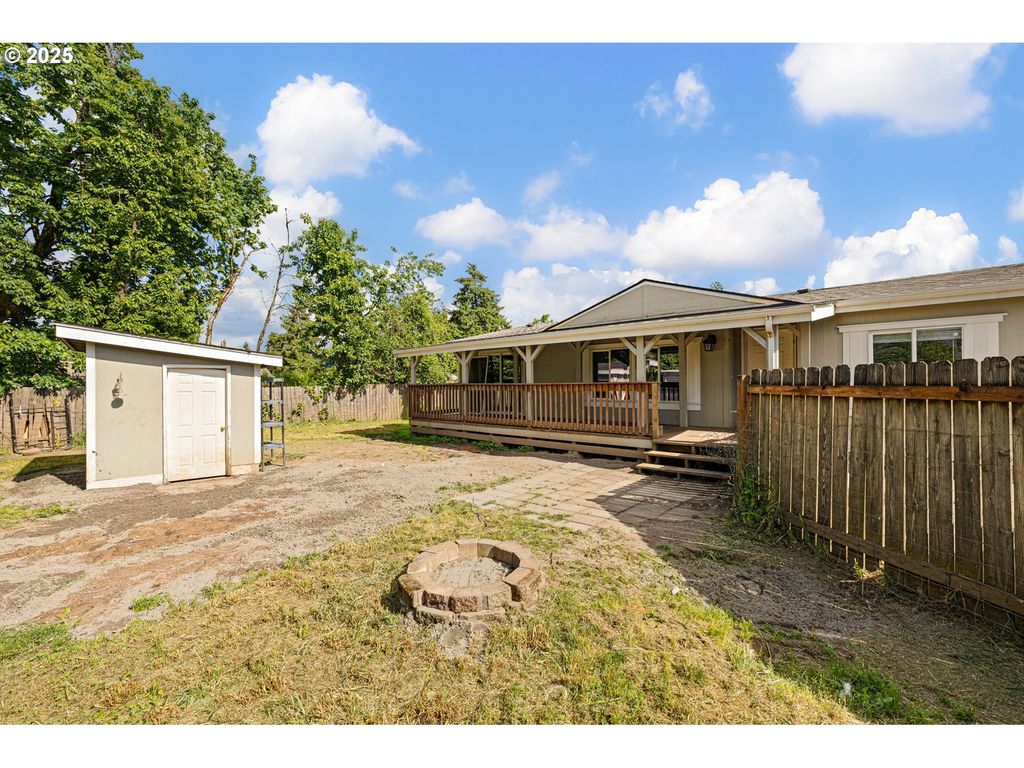 477 48TH St, Springfield, OR 97478