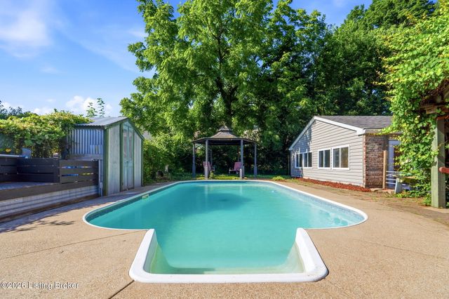6302 Green Manor Dr, Louisville, KY 40228