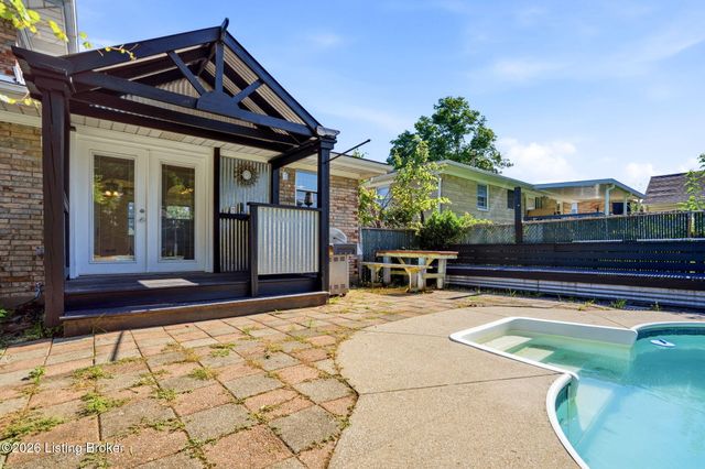 6302 Green Manor Dr, Louisville, KY 40228