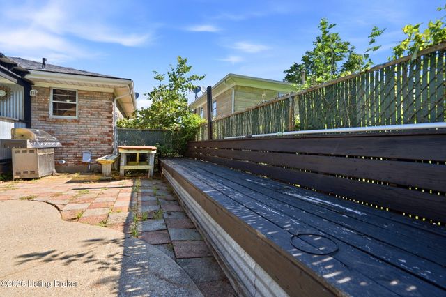 6302 Green Manor Dr, Louisville, KY 40228