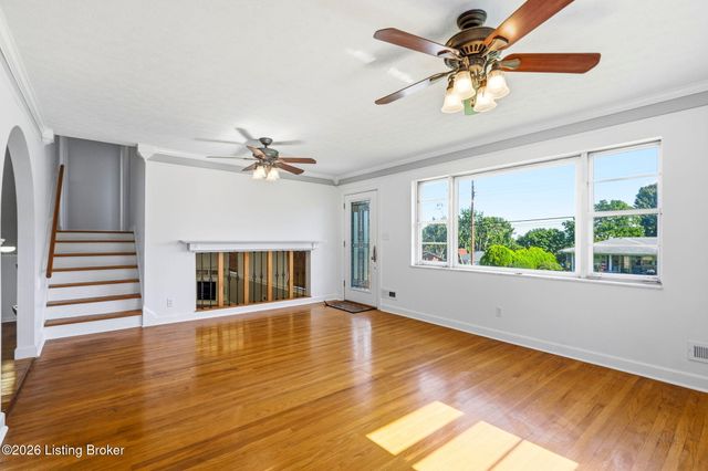 6302 Green Manor Dr, Louisville, KY 40228