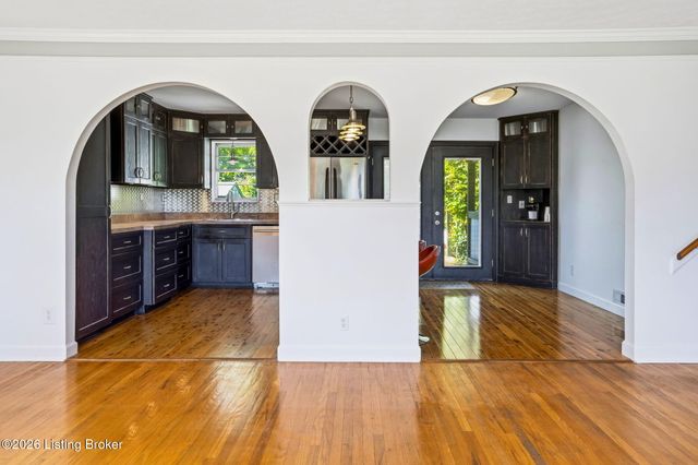 6302 Green Manor Dr, Louisville, KY 40228