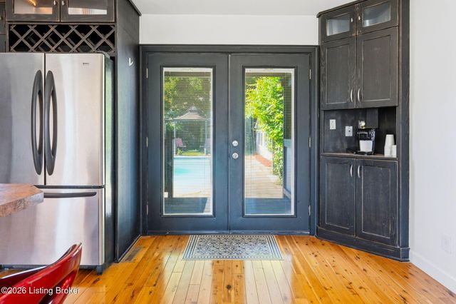 6302 Green Manor Dr, Louisville, KY 40228