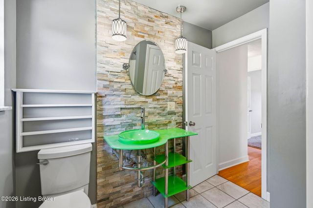 6302 Green Manor Dr, Louisville, KY 40228