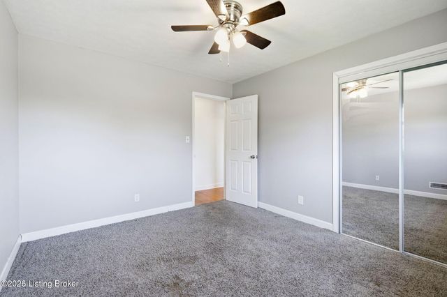 6302 Green Manor Dr, Louisville, KY 40228