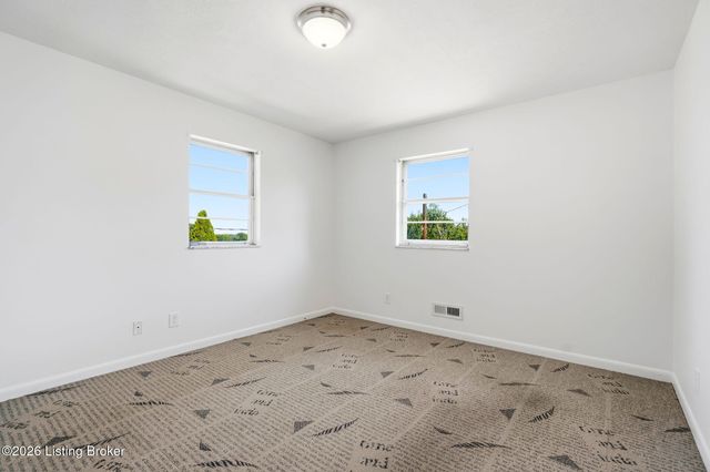 6302 Green Manor Dr, Louisville, KY 40228