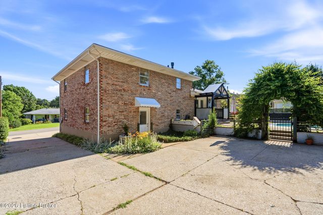 6302 Green Manor Dr, Louisville, KY 40228