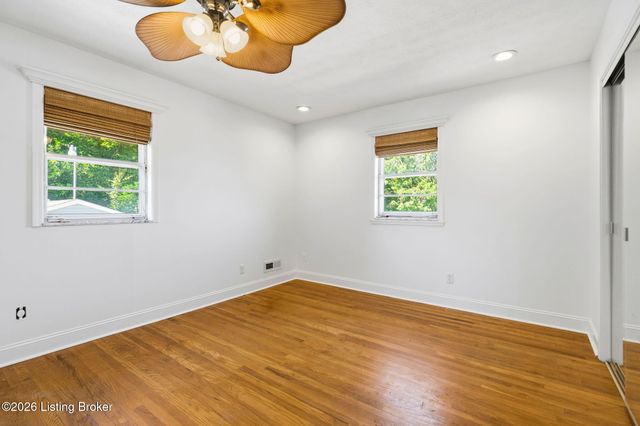 6302 Green Manor Dr, Louisville, KY 40228